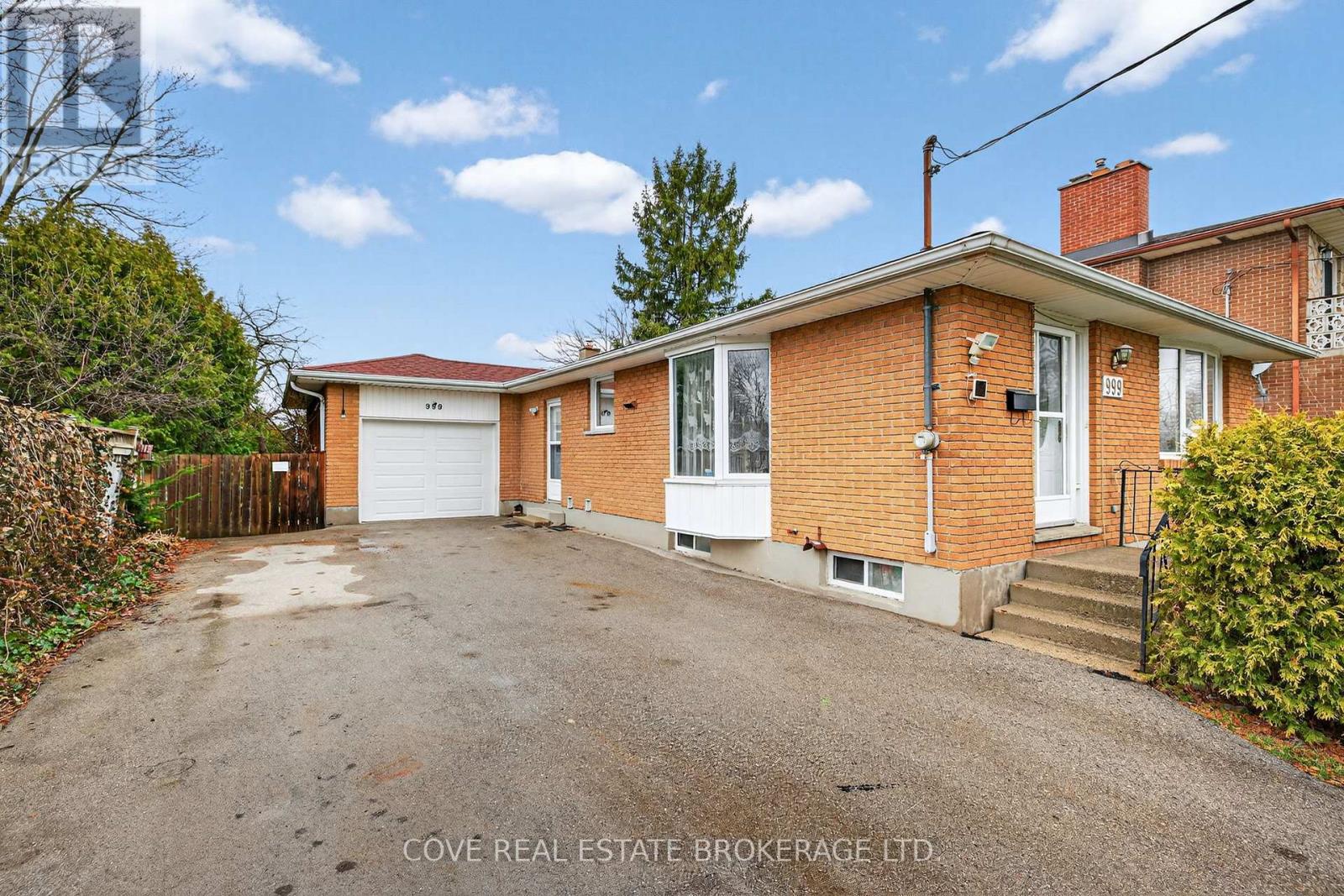 999 Willow Drive, London South (South Y), Ontario  N6E 1P4 - Photo 2 - X12964502