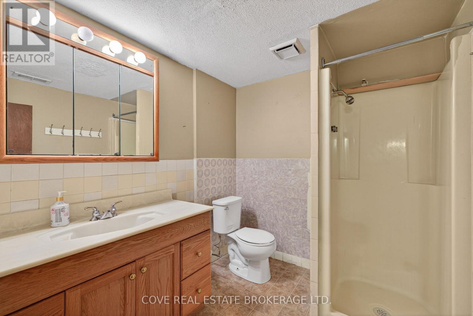 999 Willow Drive, London South (South Y), Ontario  N6E 1P4 - Photo 27 - X12964502