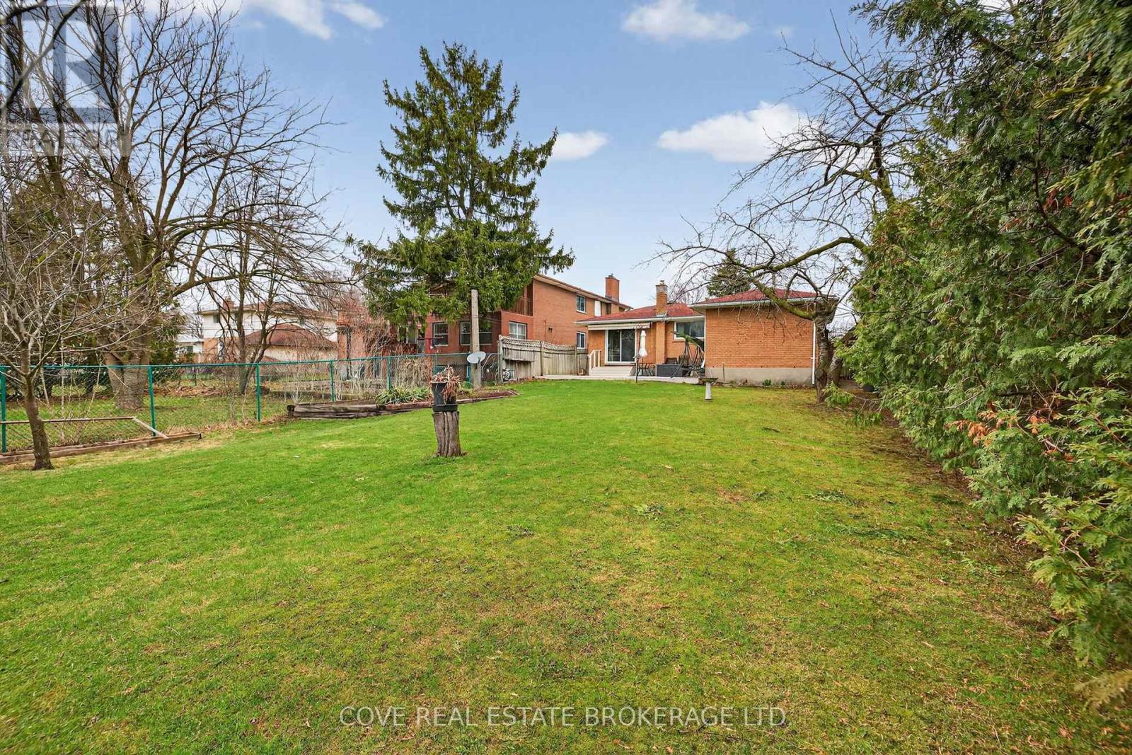 999 Willow Drive, London South (South Y), Ontario  N6E 1P4 - Photo 33 - X12964502