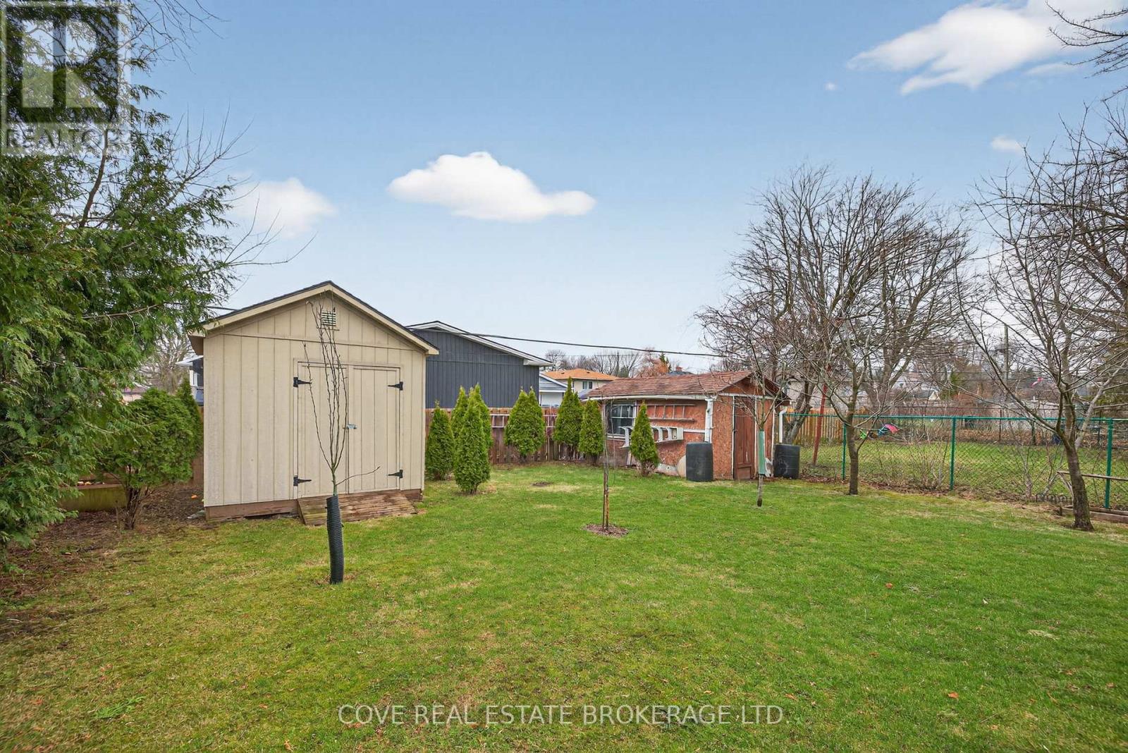 999 Willow Drive, London South (South Y), Ontario  N6E 1P4 - Photo 34 - X12964502