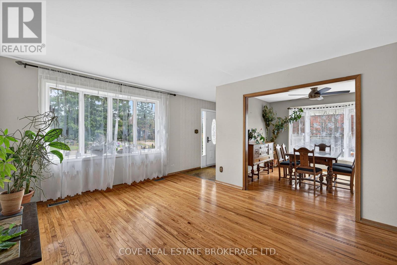 999 Willow Drive, London South (South Y), Ontario  N6E 1P4 - Photo 6 - X12964502