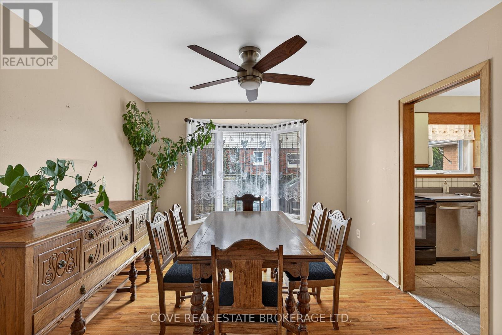 999 Willow Drive, London South (South Y), Ontario  N6E 1P4 - Photo 7 - X12964502