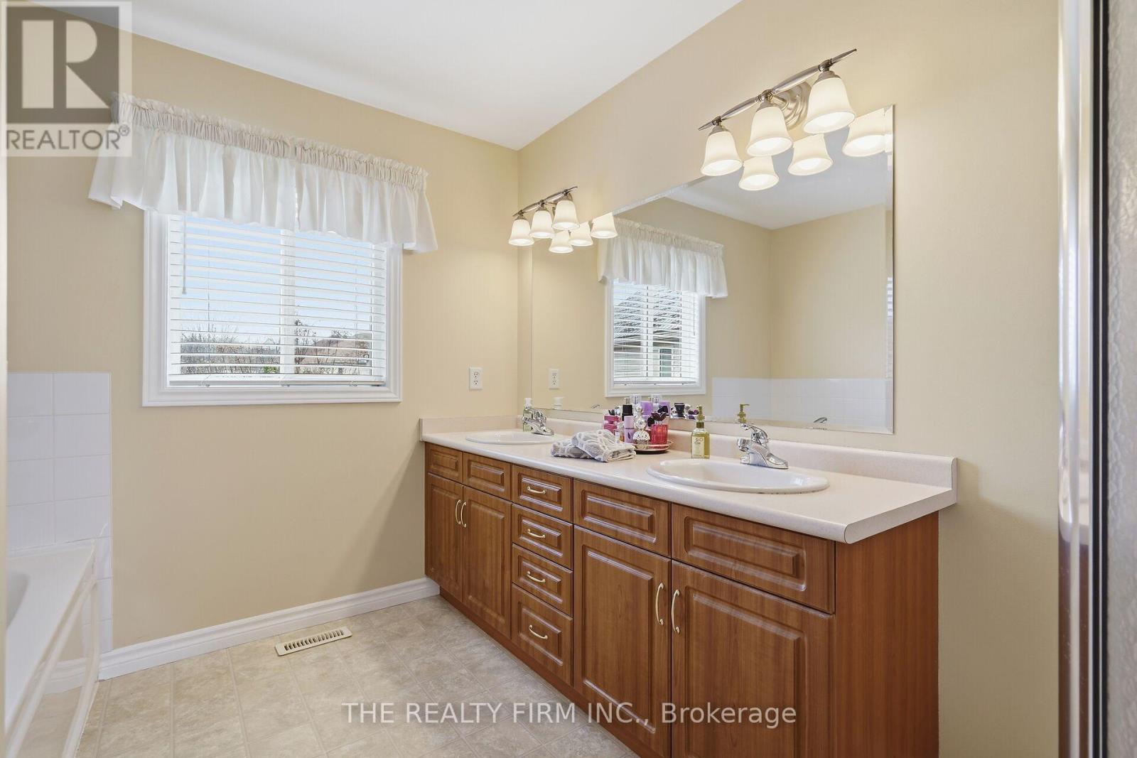 1102 Pleasantview Drive, London North, Ontario  N5X 4K3 - Photo 26 - X12964704