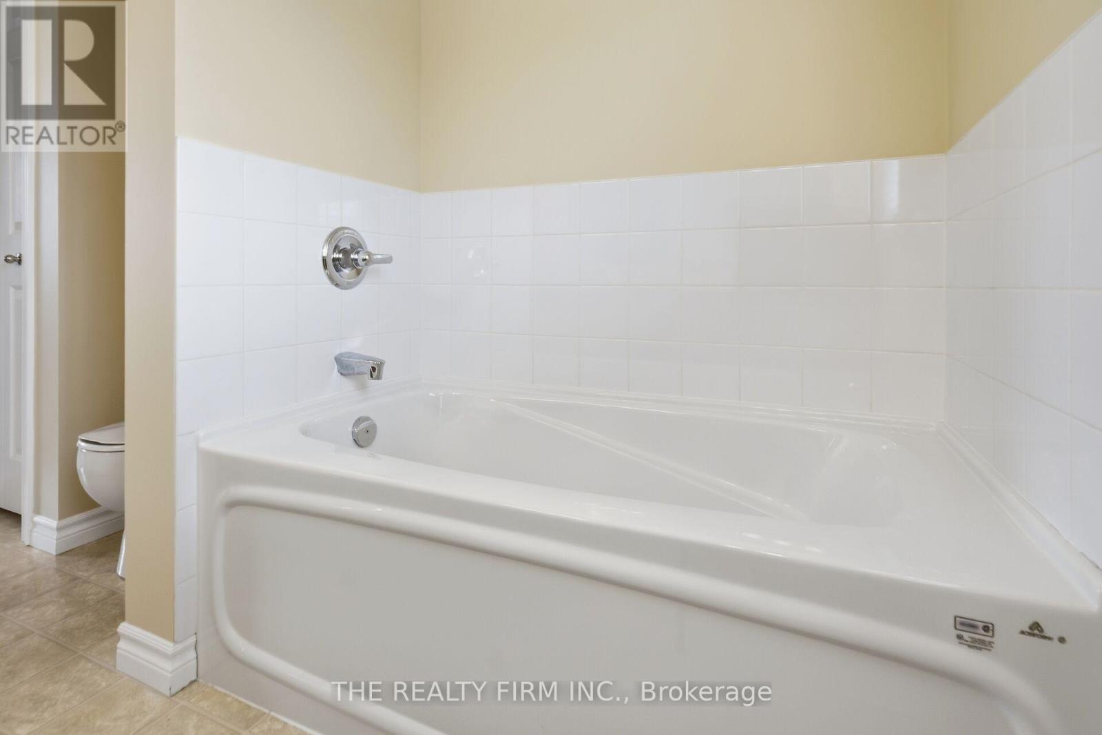 1102 Pleasantview Drive, London North, Ontario  N5X 4K3 - Photo 27 - X12964704