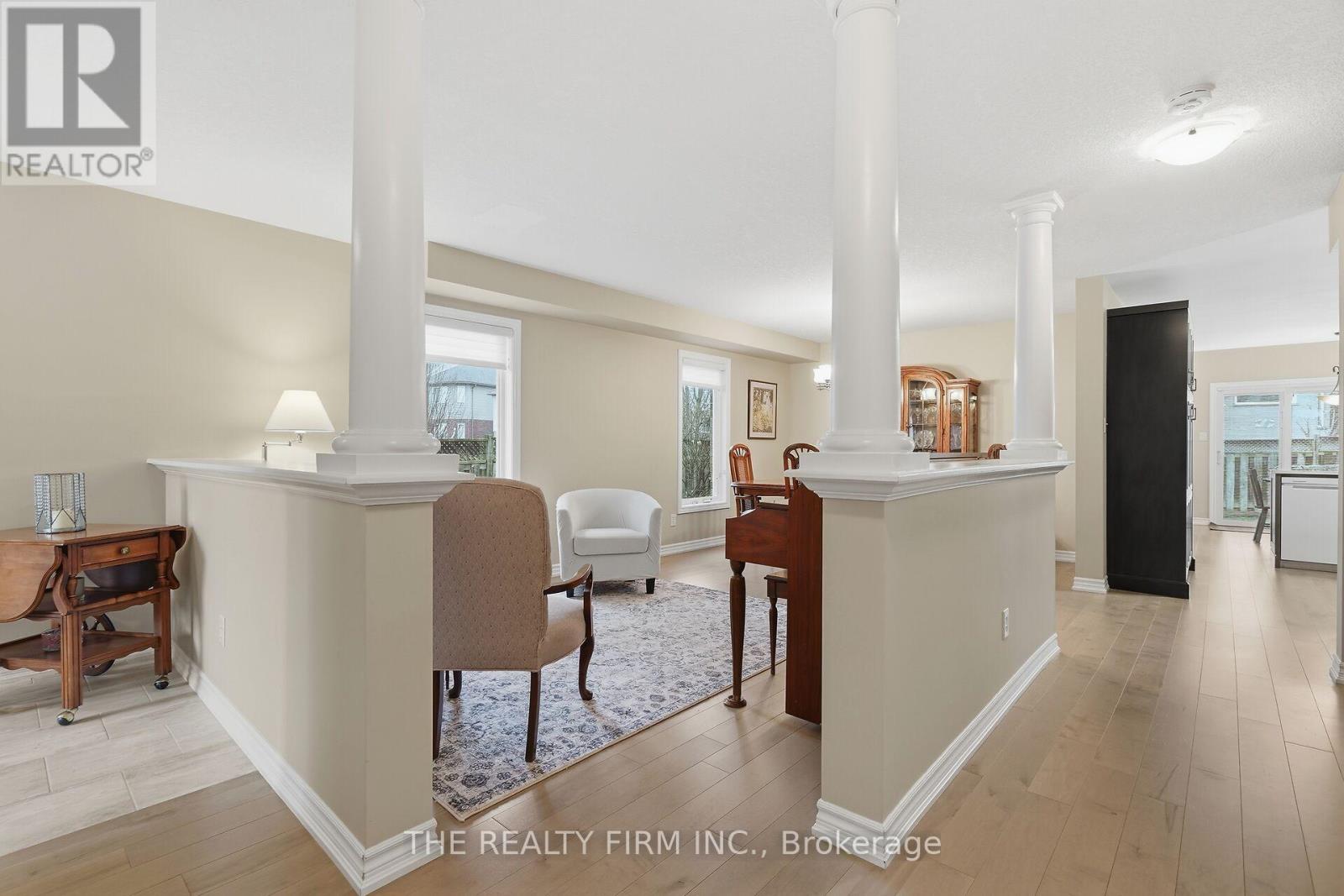 1102 Pleasantview Drive, London North, Ontario  N5X 4K3 - Photo 5 - X12964704