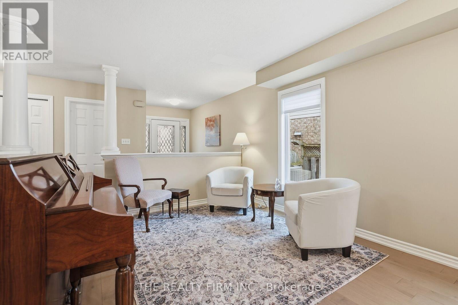 1102 Pleasantview Drive, London North, Ontario  N5X 4K3 - Photo 6 - X12964704