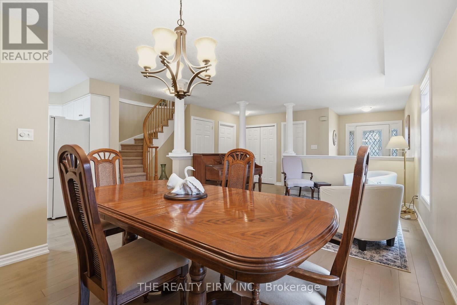 1102 Pleasantview Drive, London North, Ontario  N5X 4K3 - Photo 9 - X12964704