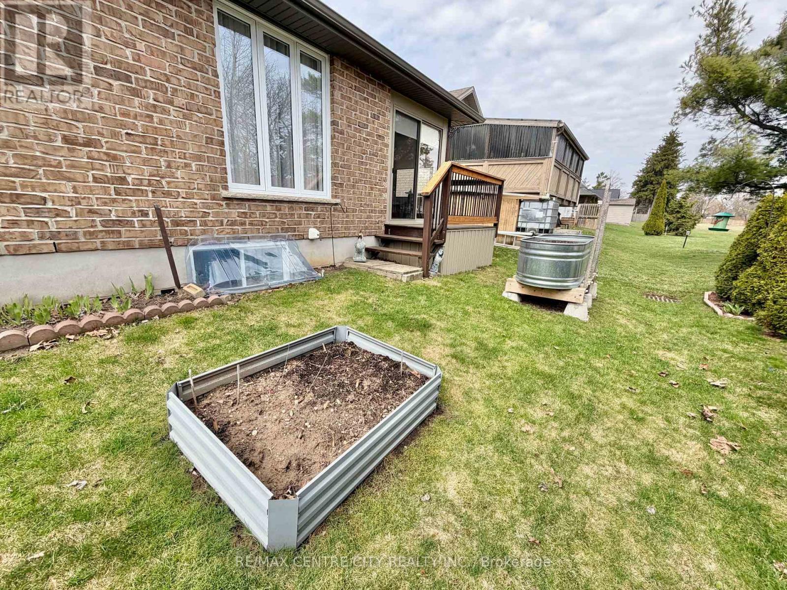 15 Holland Avenue, Aylmer, Ontario  N5H 3J2 - Photo 10 - X12964714