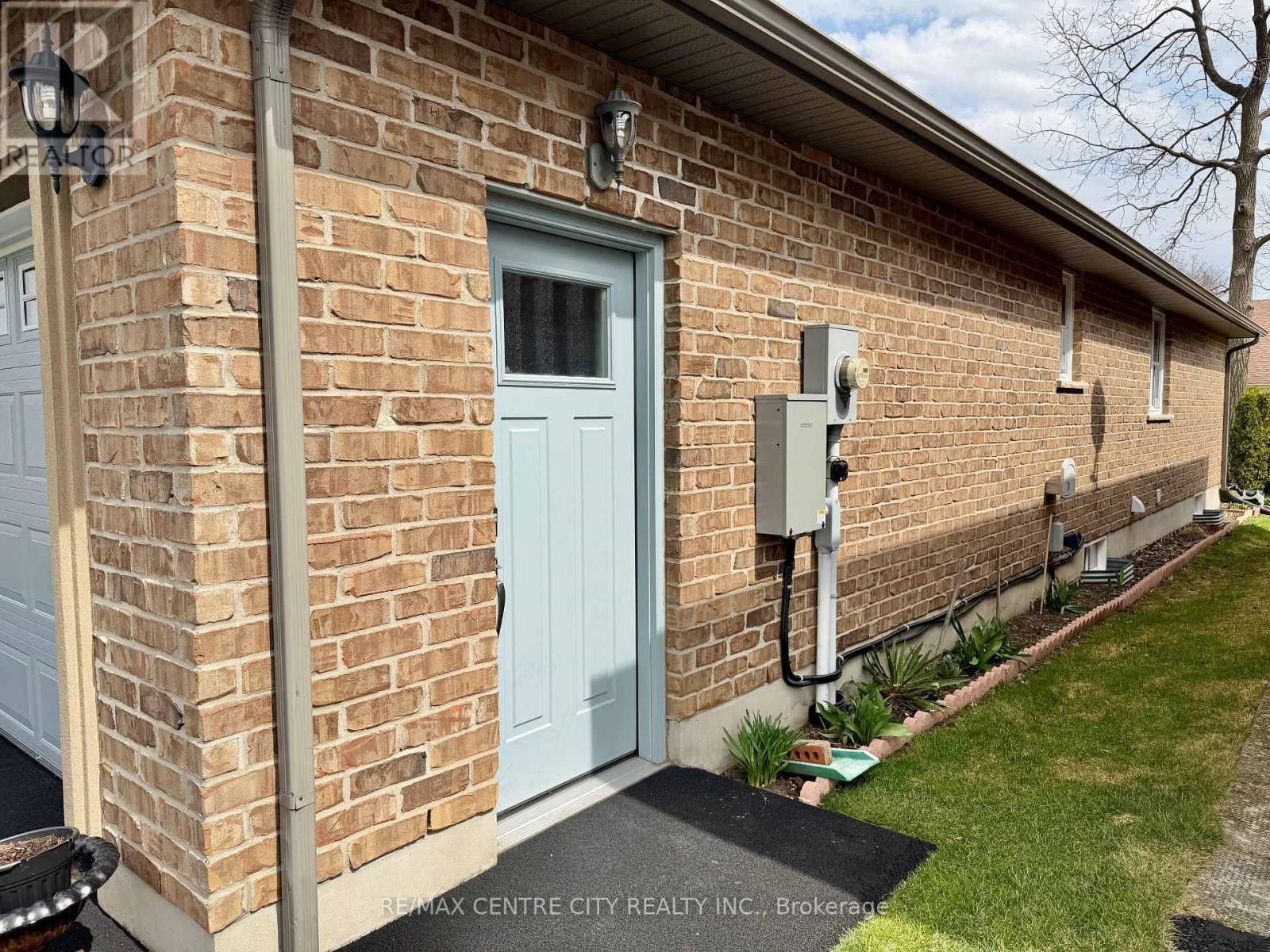 15 Holland Avenue, Aylmer, Ontario  N5H 3J2 - Photo 5 - X12964714