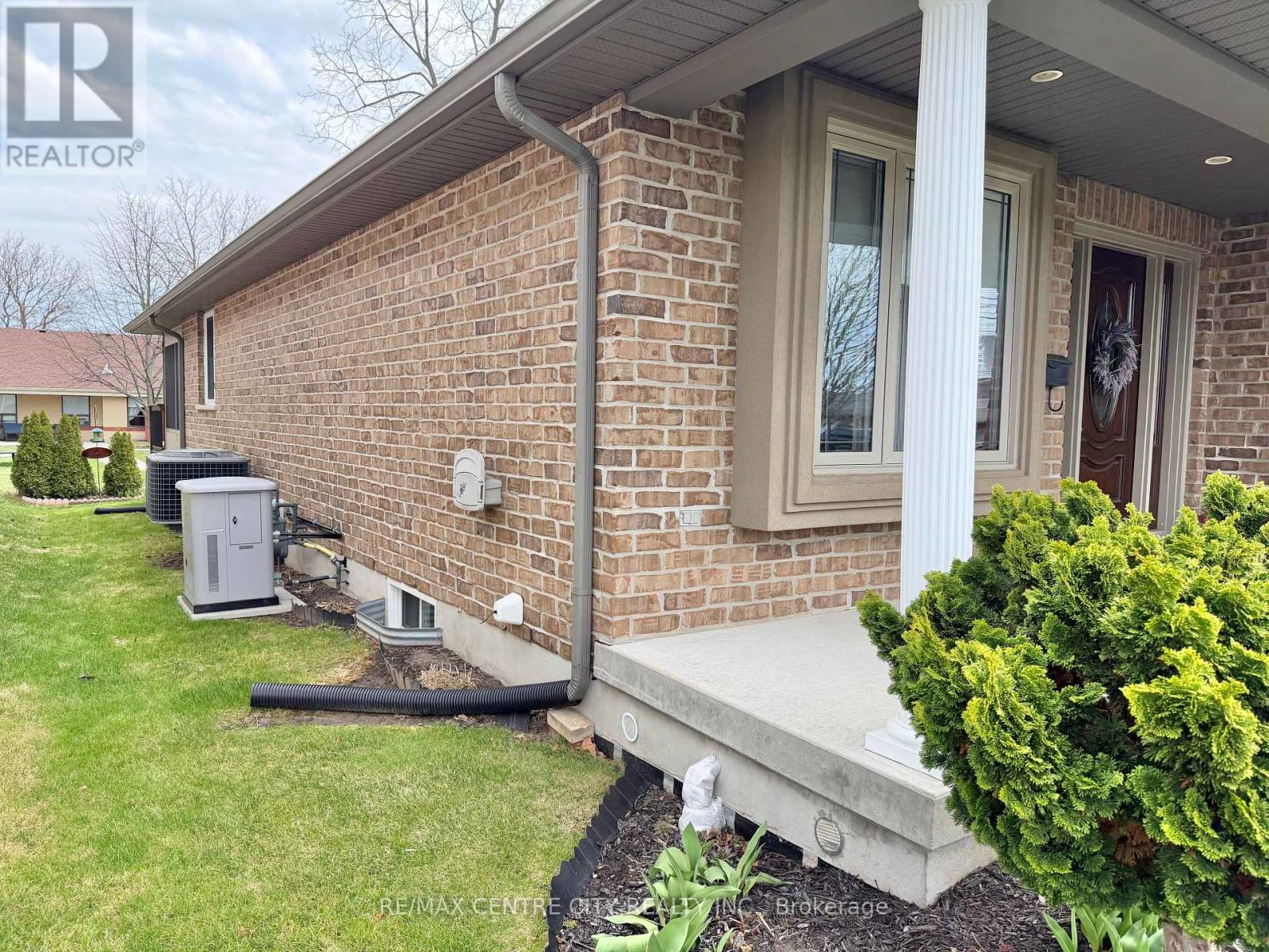 15 Holland Avenue, Aylmer, Ontario  N5H 3J2 - Photo 6 - X12964714