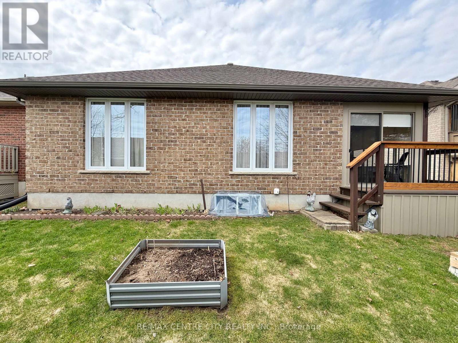 15 Holland Avenue, Aylmer, Ontario  N5H 3J2 - Photo 8 - X12964714