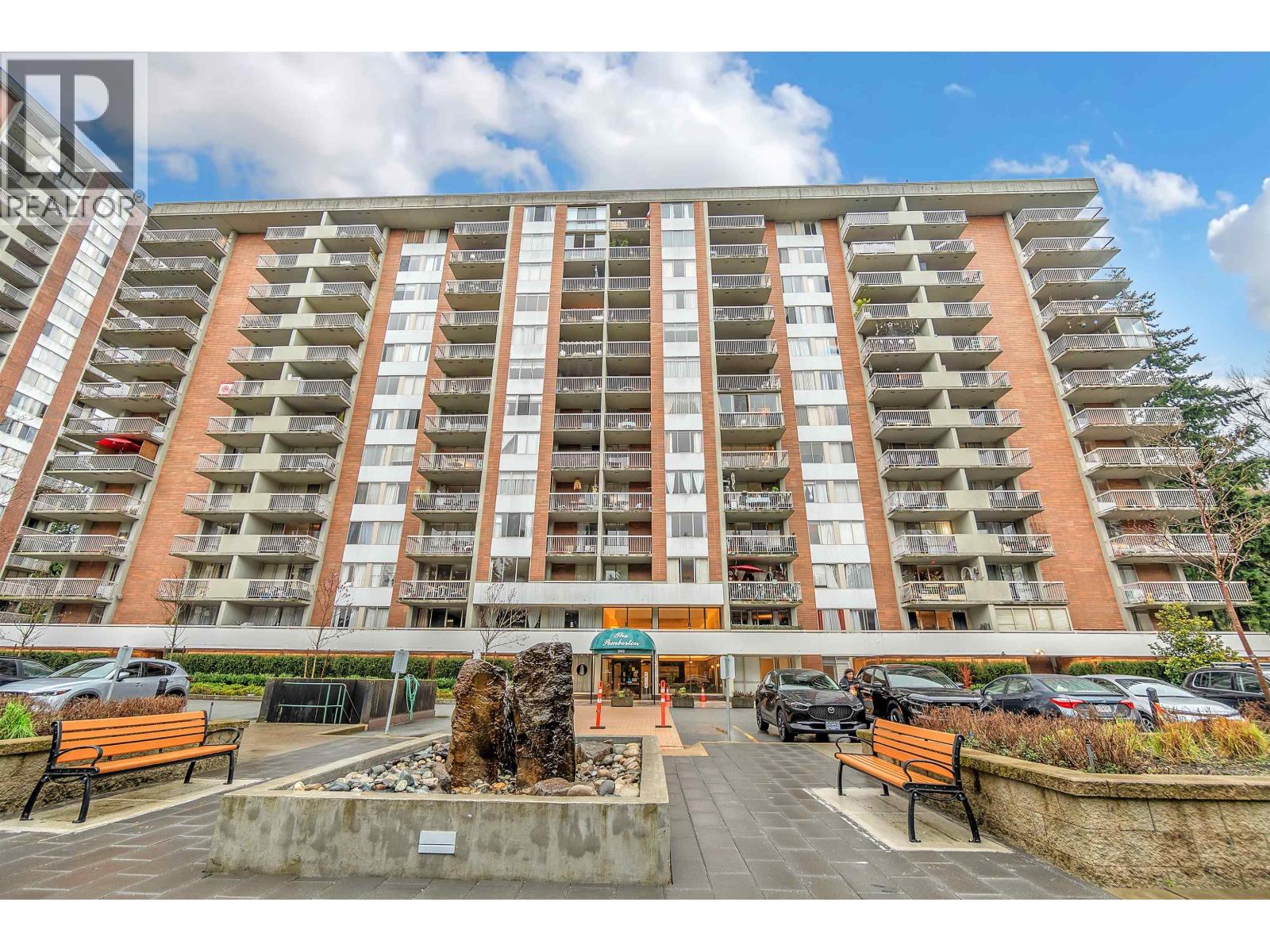 716 2012 FULLERTON AVENUE, North Vancouver, British Columbia