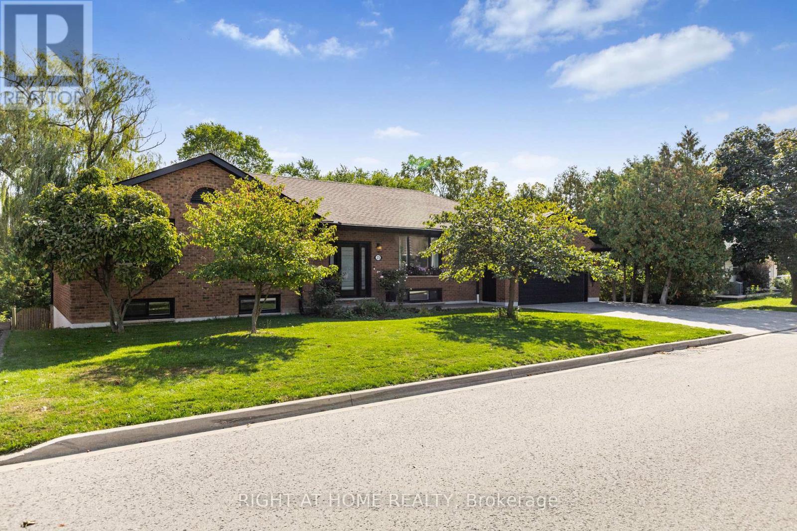 23 Riverview Boulevard, St. Catharines, Ontario  L2T 3L5 - Photo 2 - X12963958