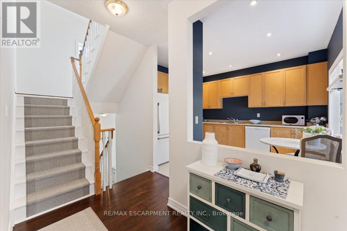 6 - 100 Beddoe Drive, Hamilton, Ontario L8P 4Z2 - Photo 11 - X12964034