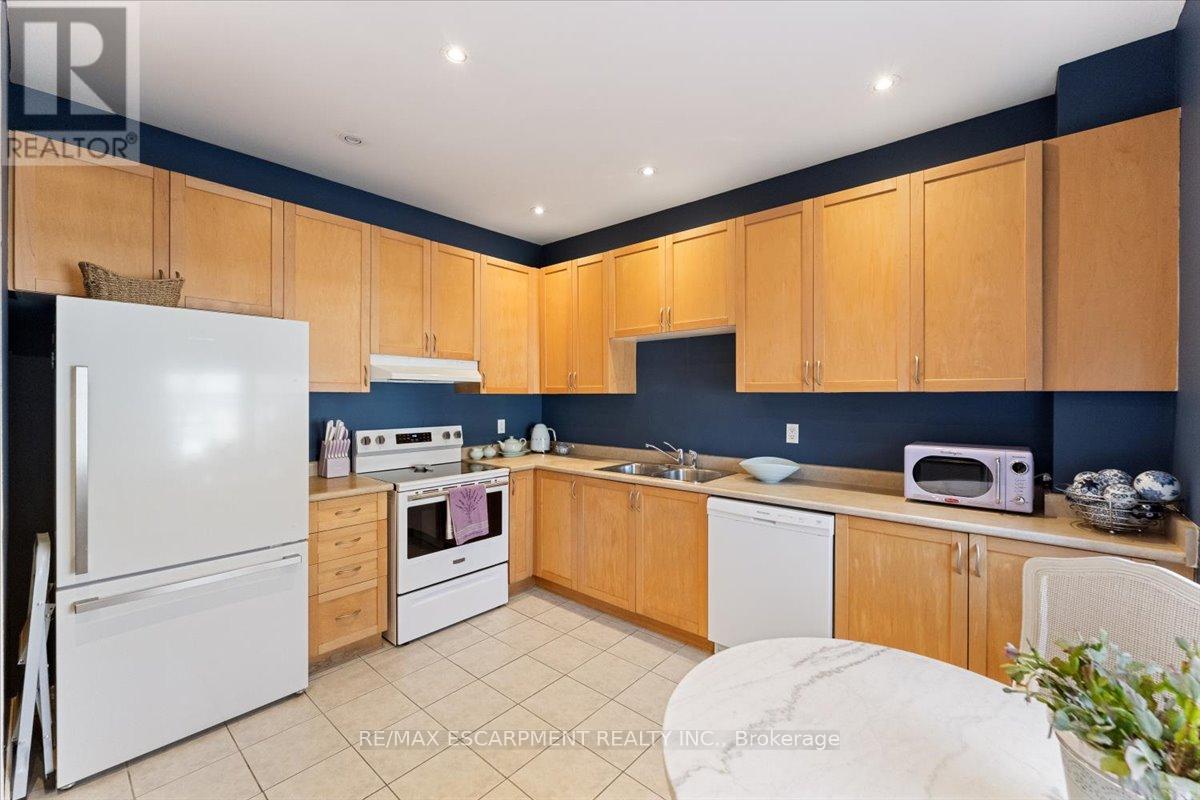 6 - 100 Beddoe Drive, Hamilton, Ontario L8P 4Z2 - Photo 13 - X12964034