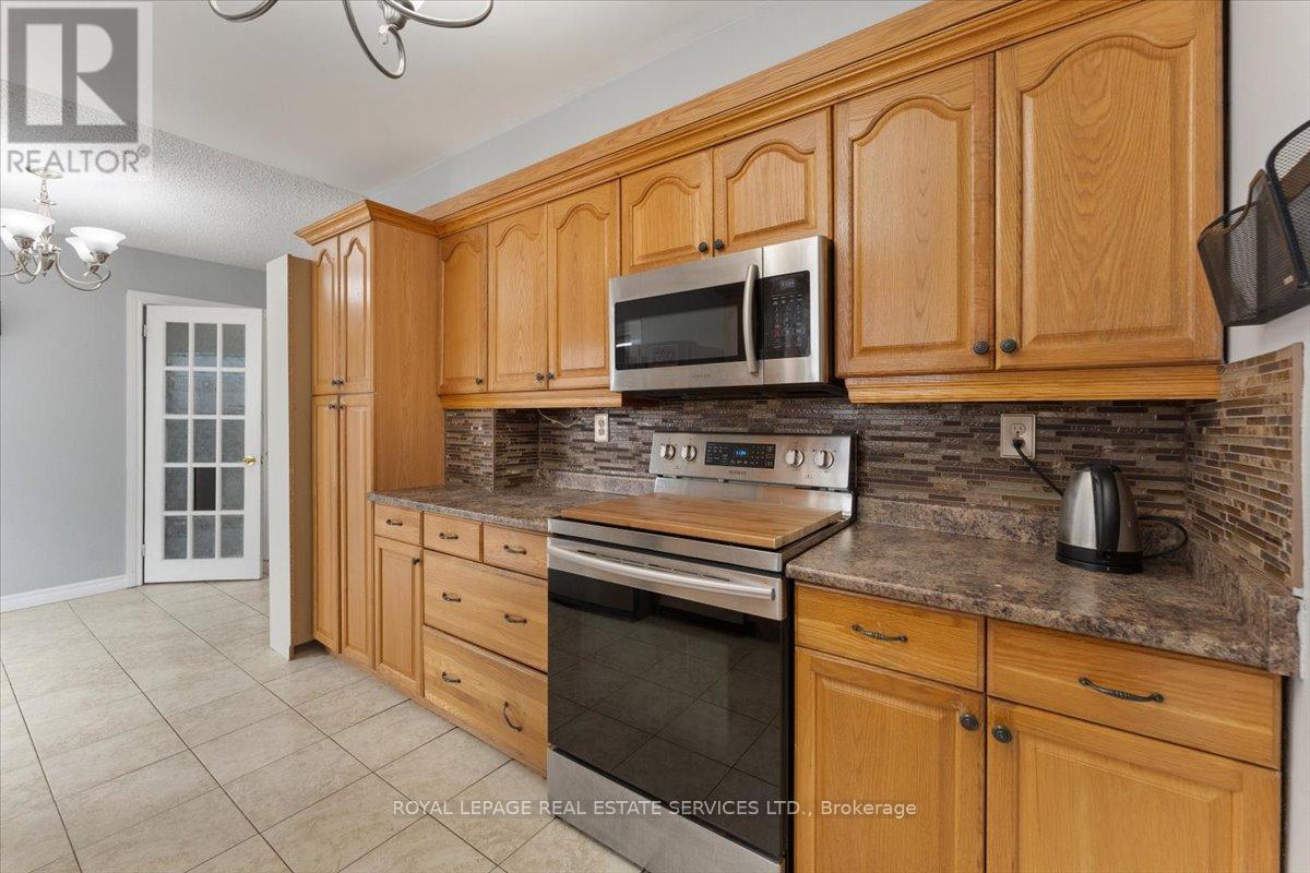 57 Elora Drive, Hamilton, Ontario  L9C 6T4 - Photo 11 - X12964088