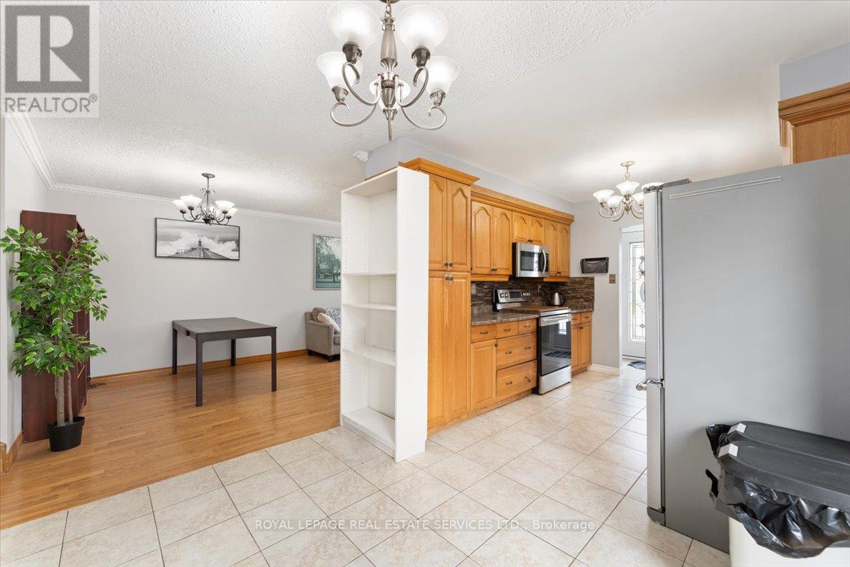 57 Elora Drive, Hamilton, Ontario  L9C 6T4 - Photo 13 - X12964088