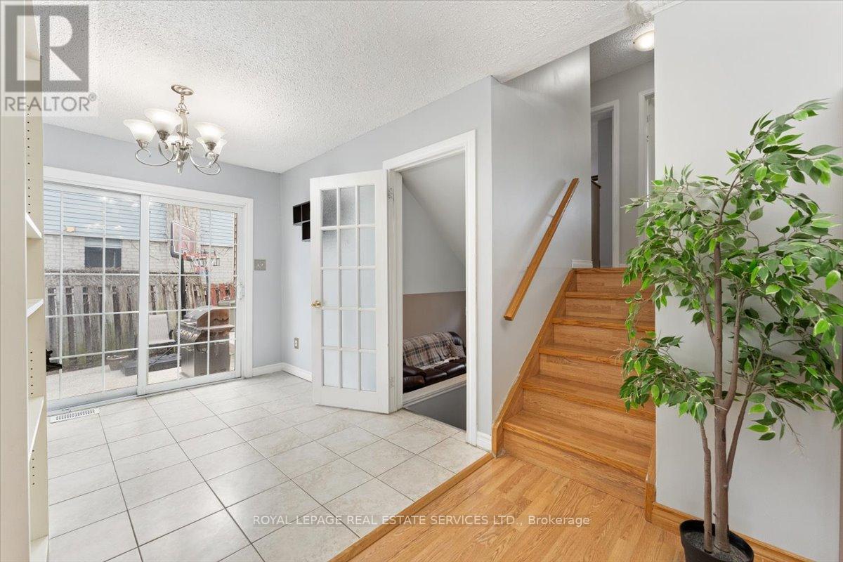 57 Elora Drive, Hamilton, Ontario  L9C 6T4 - Photo 14 - X12964088