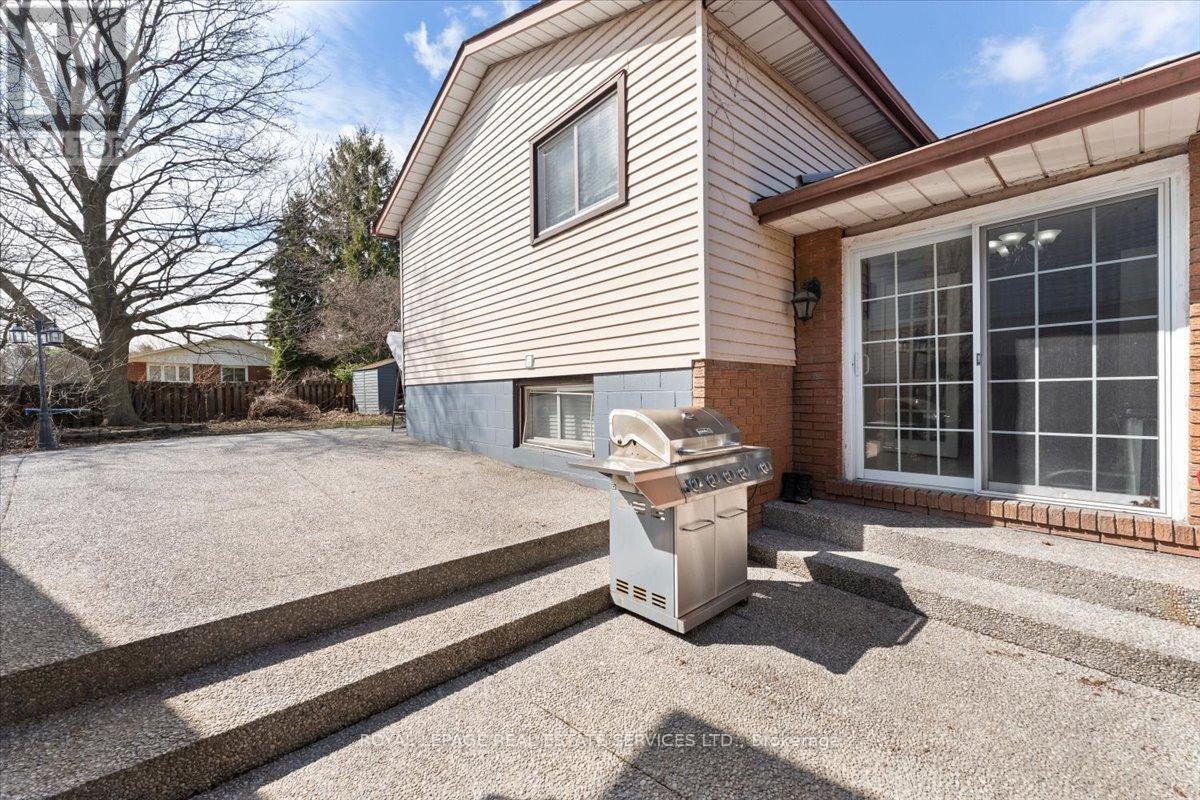 57 Elora Drive, Hamilton, Ontario  L9C 6T4 - Photo 34 - X12964088