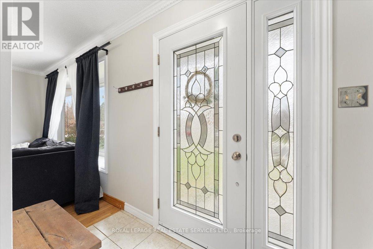 57 Elora Drive, Hamilton, Ontario  L9C 6T4 - Photo 4 - X12964088