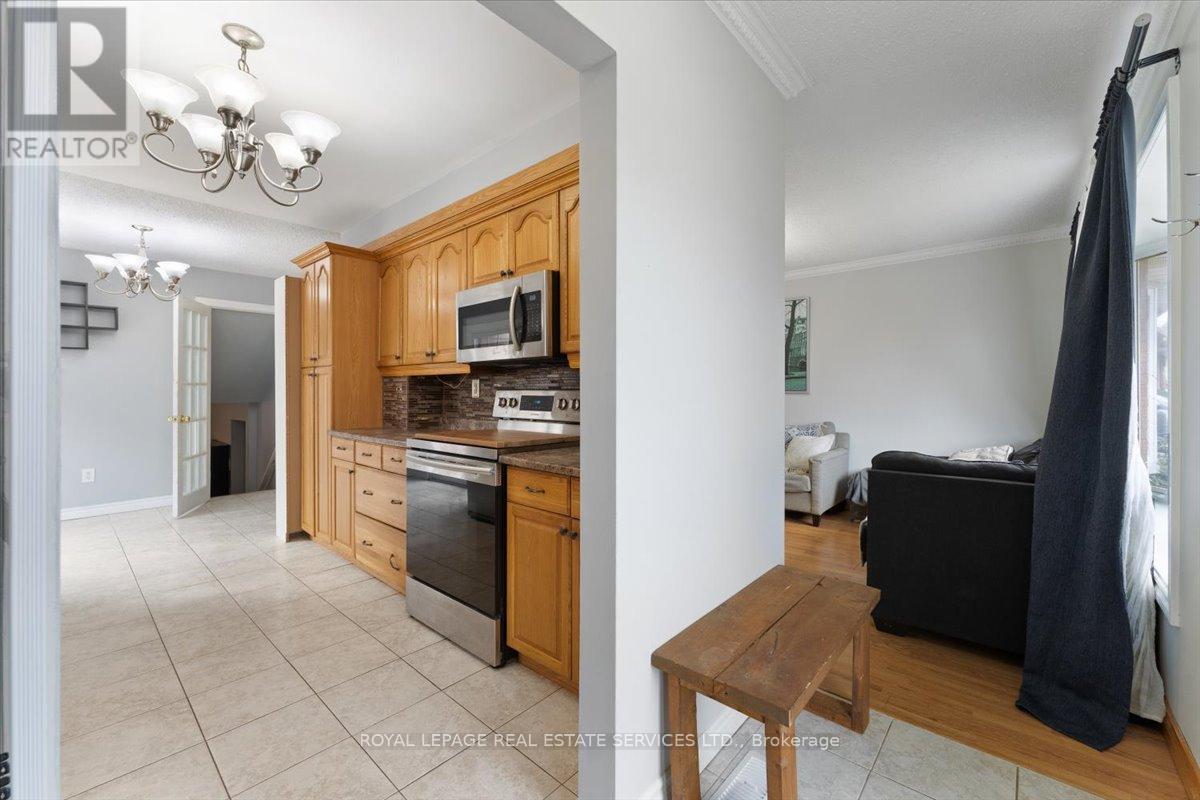 57 Elora Drive, Hamilton, Ontario  L9C 6T4 - Photo 5 - X12964088