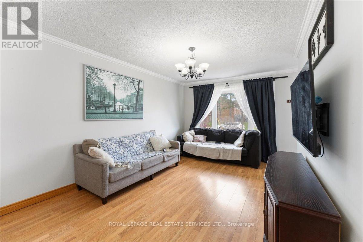 57 Elora Drive, Hamilton, Ontario  L9C 6T4 - Photo 8 - X12964088