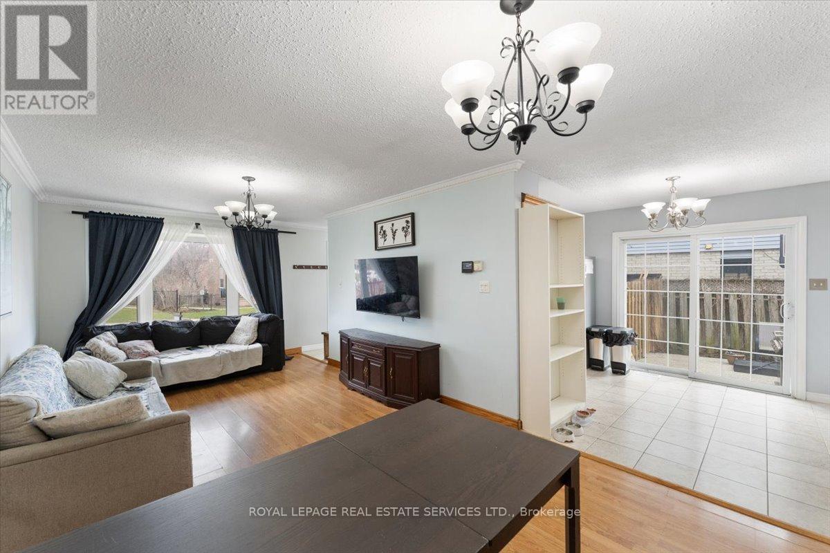 57 Elora Drive, Hamilton, Ontario  L9C 6T4 - Photo 9 - X12964088