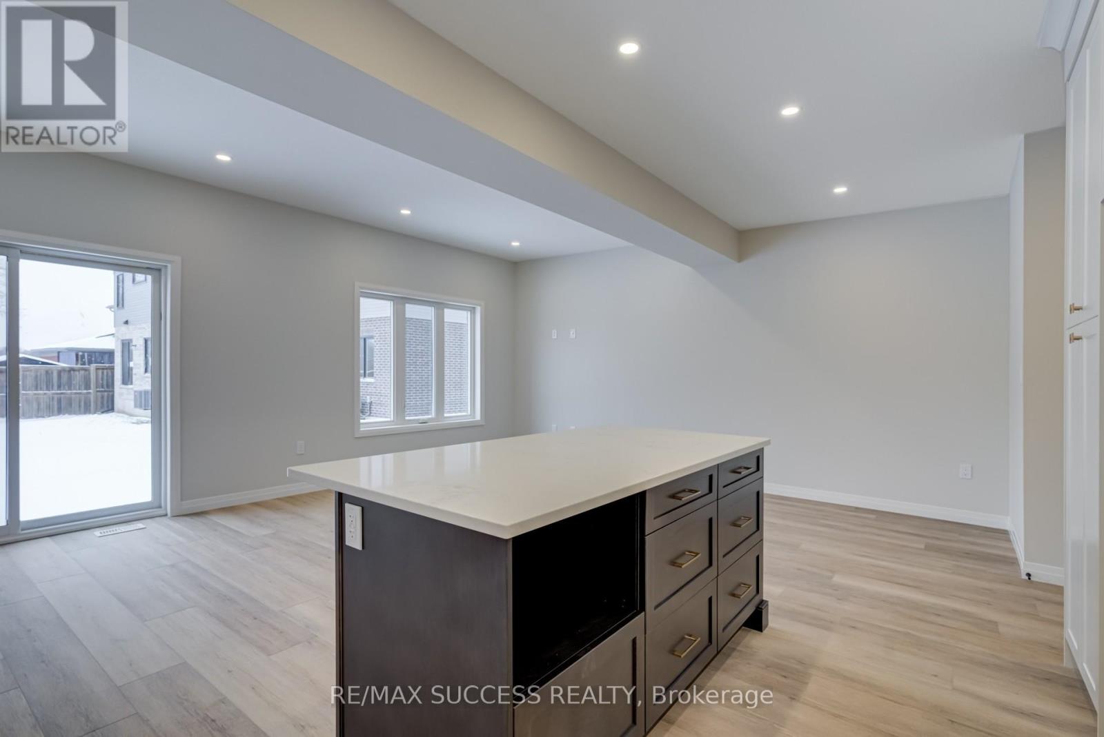 147 Siebert Avenue, Kitchener, Ontario  N2C 2M1 - Photo 12 - X12964138