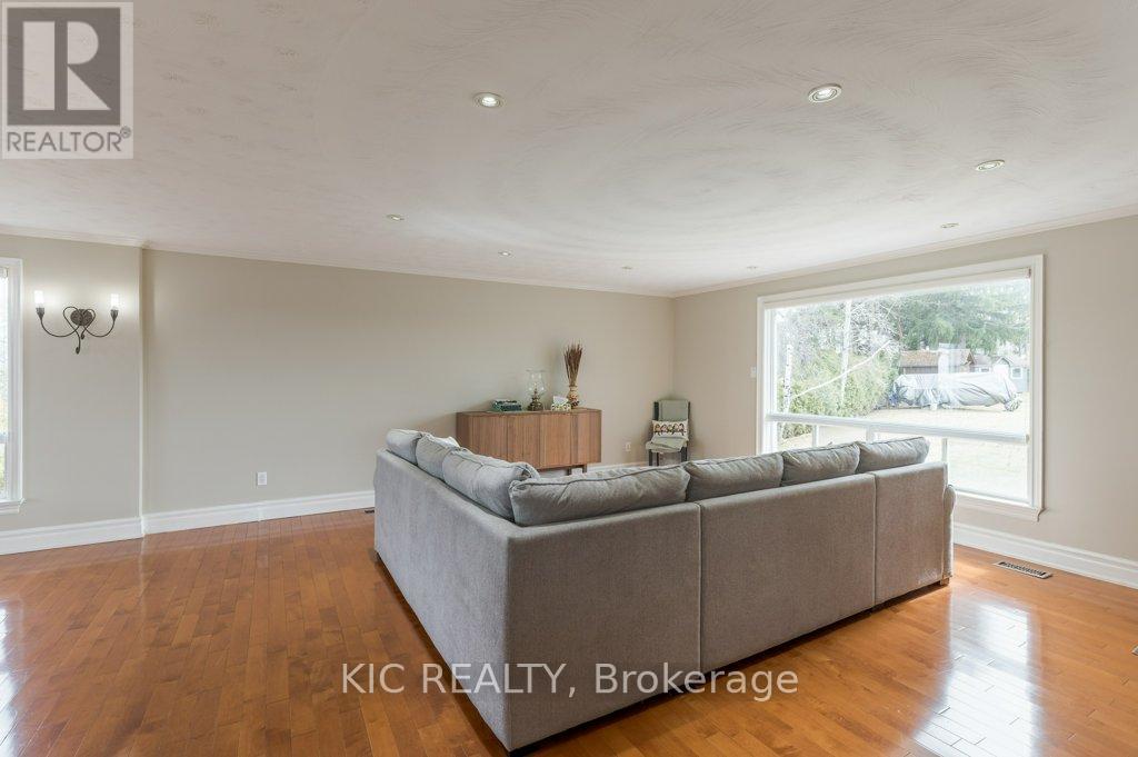 1247 Gail Park Drive, Selwyn, Ontario  K0L 1T0 - Photo 7 - X12964144