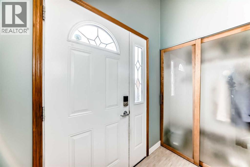 52a Queen Alexandra Close SE, Calgary, Alberta  T2J 3P8 - Photo 2 - A2286786