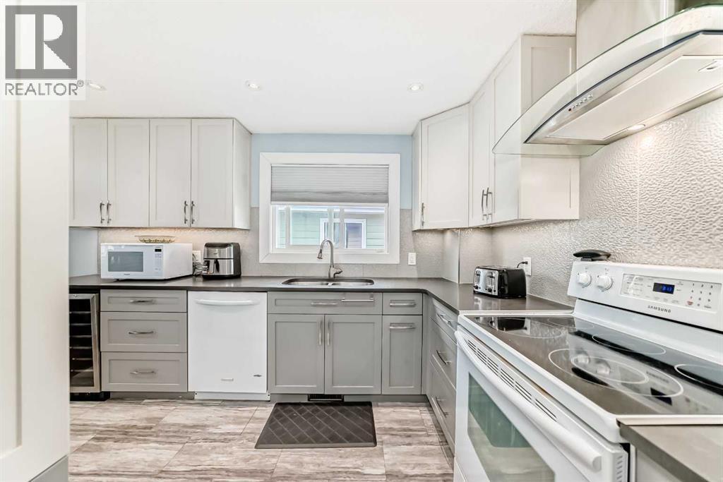 52a Queen Alexandra Close SE, Calgary, Alberta  T2J 3P8 - Photo 7 - A2286786