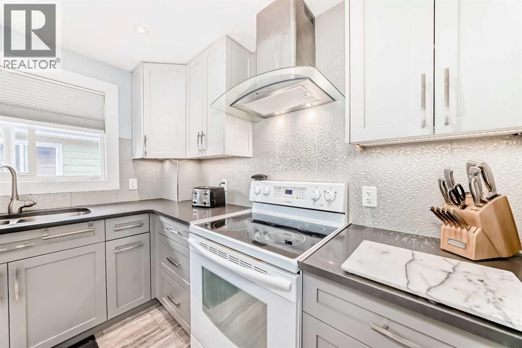 52a Queen Alexandra Close SE, Calgary, Alberta  T2J 3P8 - Photo 6 - A2286786