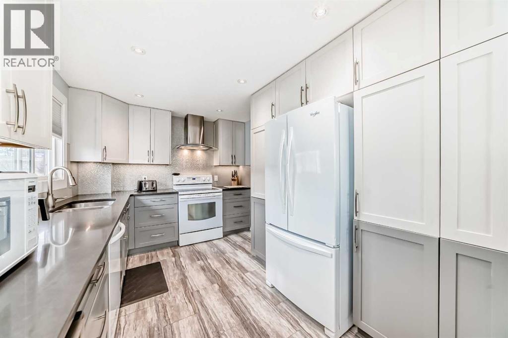 52a Queen Alexandra Close SE, Calgary, Alberta  T2J 3P8 - Photo 4 - A2286786