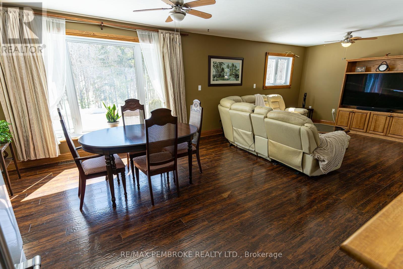 1718 Black Bay Road, Petawawa, Ontario  K8H 2W8 - Photo 15 - X12964222