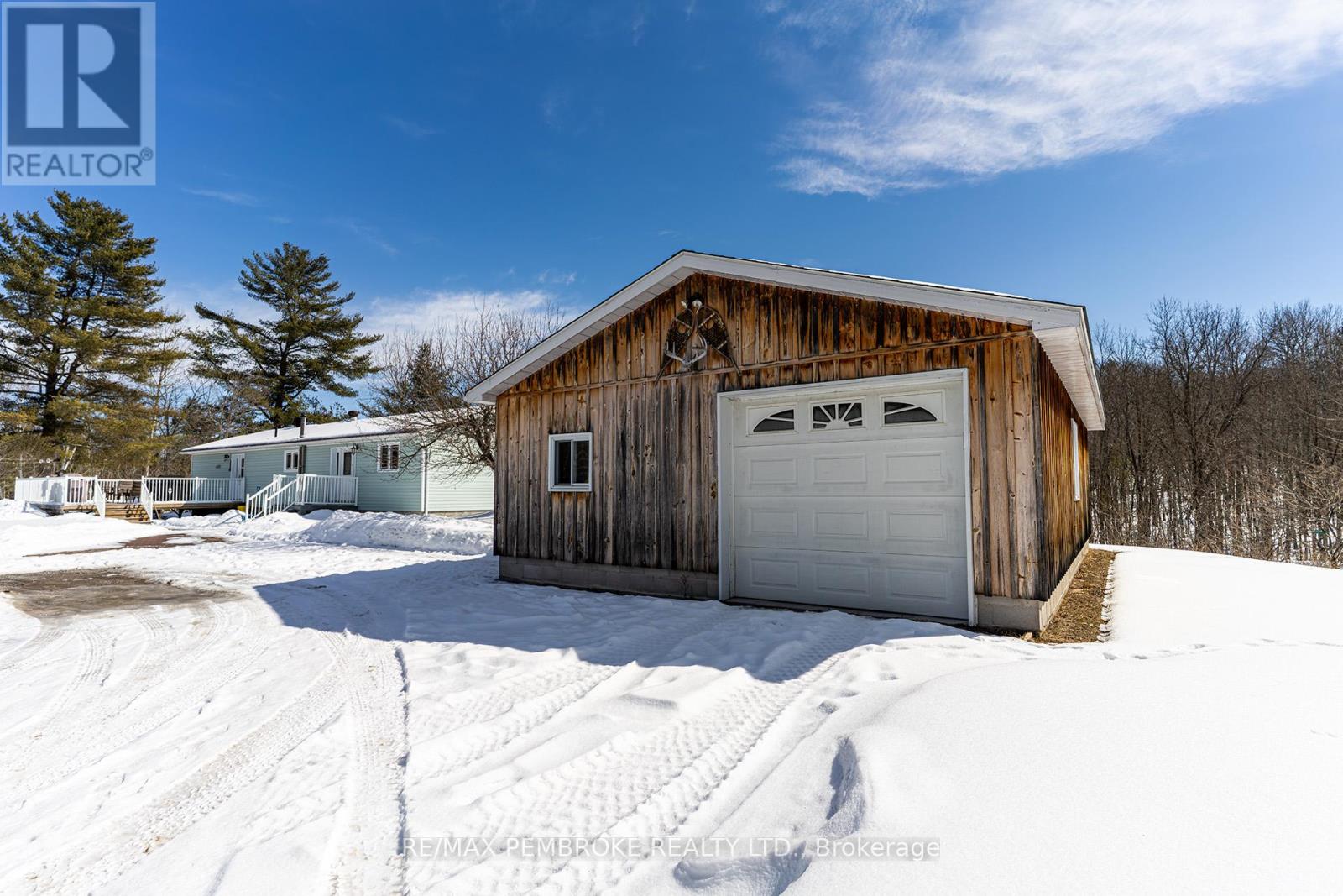 1718 Black Bay Road, Petawawa, Ontario  K8H 2W8 - Photo 2 - X12964222