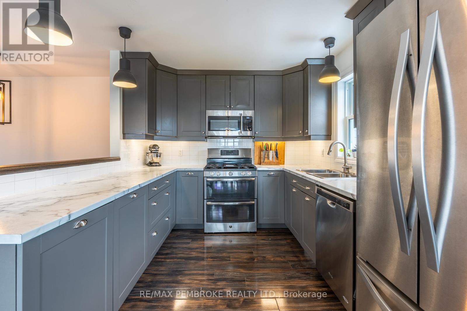 17 Dustin Drive, Petawawa, Ontario  K8H 0G3 - Photo 10 - X12964244