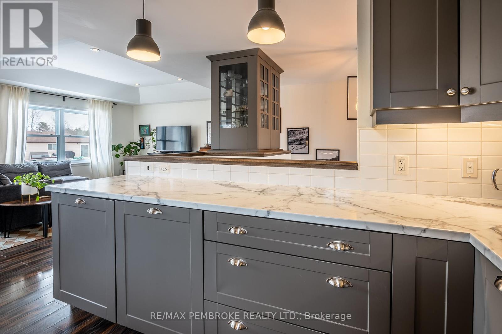 17 Dustin Drive, Petawawa, Ontario  K8H 0G3 - Photo 12 - X12964244