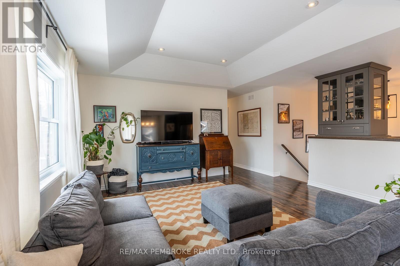 17 Dustin Drive, Petawawa, Ontario  K8H 0G3 - Photo 16 - X12964244