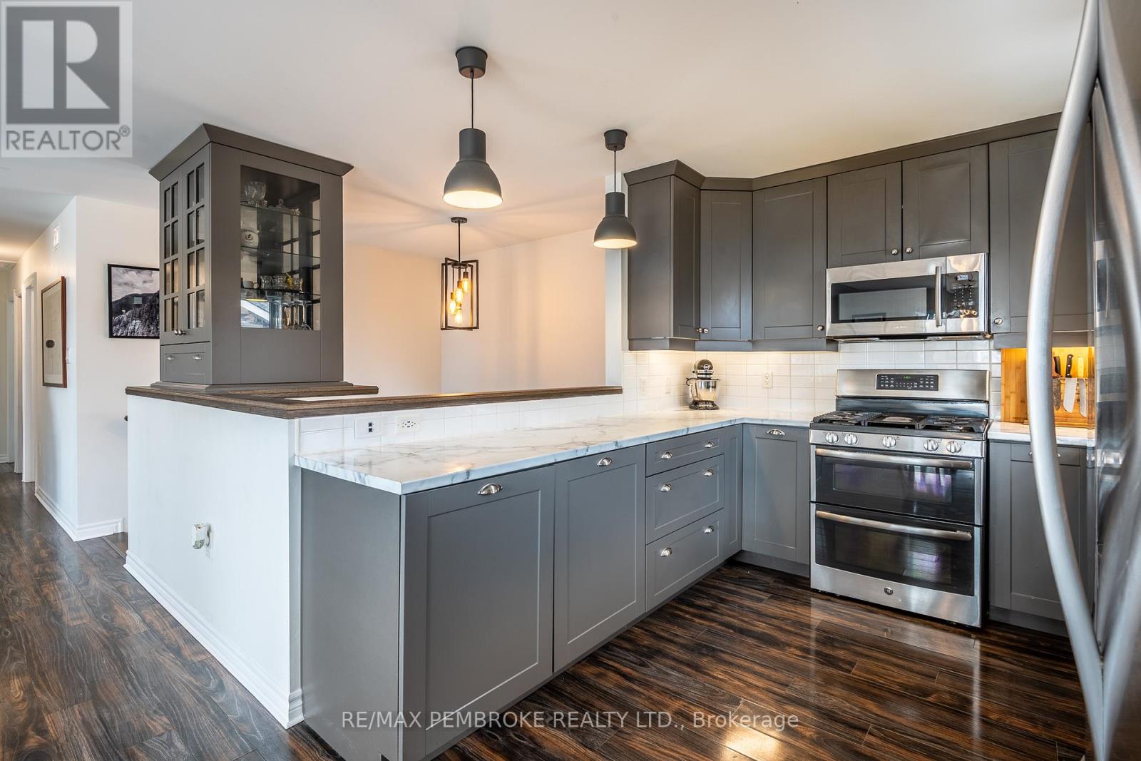 17 Dustin Drive, Petawawa, Ontario  K8H 0G3 - Photo 17 - X12964244