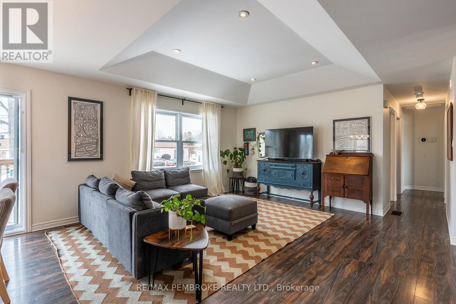 17 Dustin Drive, Petawawa, Ontario  K8H 0G3 - Photo 18 - X12964244