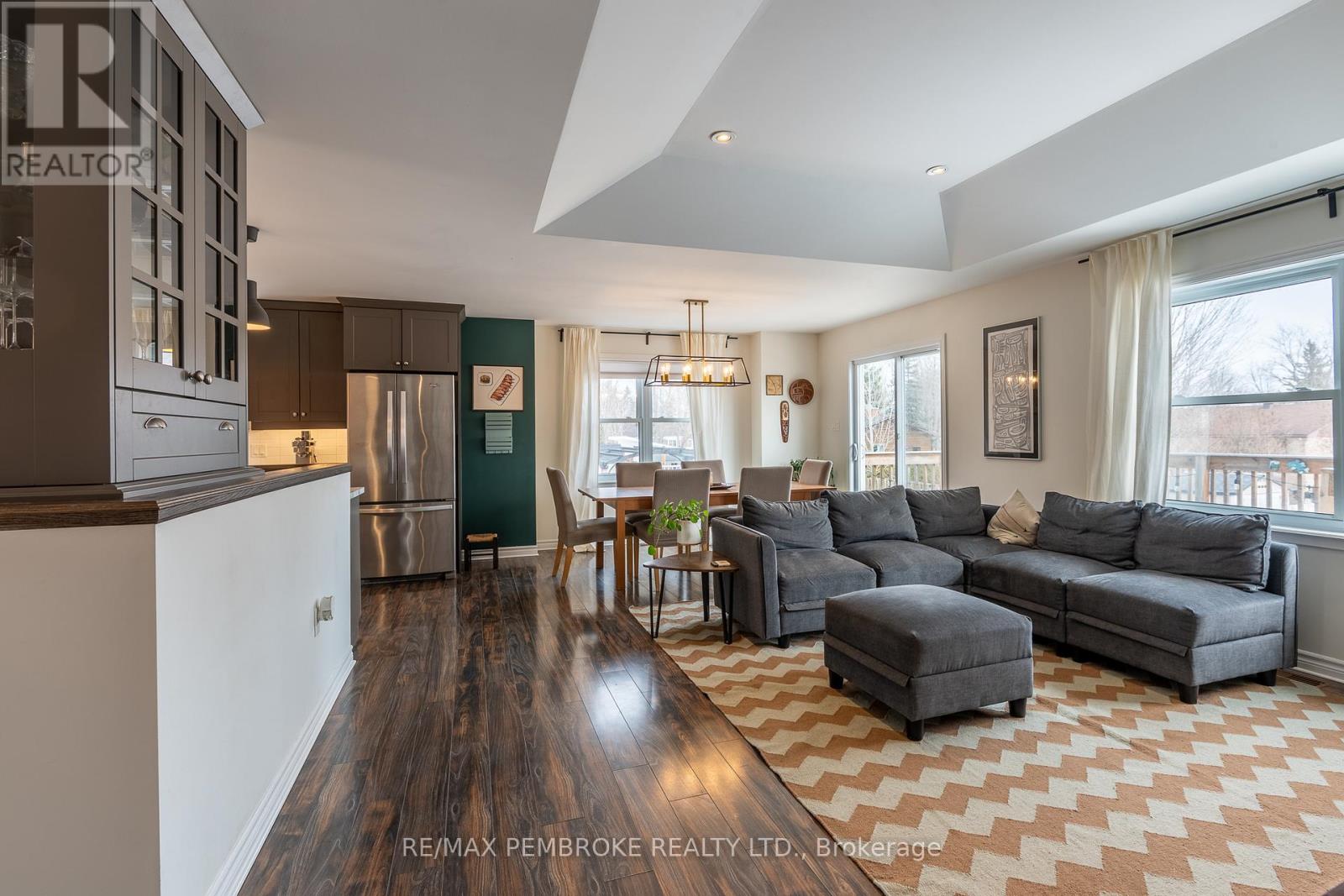 17 Dustin Drive, Petawawa, Ontario  K8H 0G3 - Photo 20 - X12964244