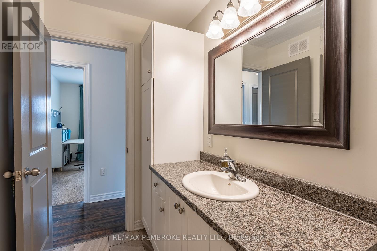 17 Dustin Drive, Petawawa, Ontario  K8H 0G3 - Photo 22 - X12964244