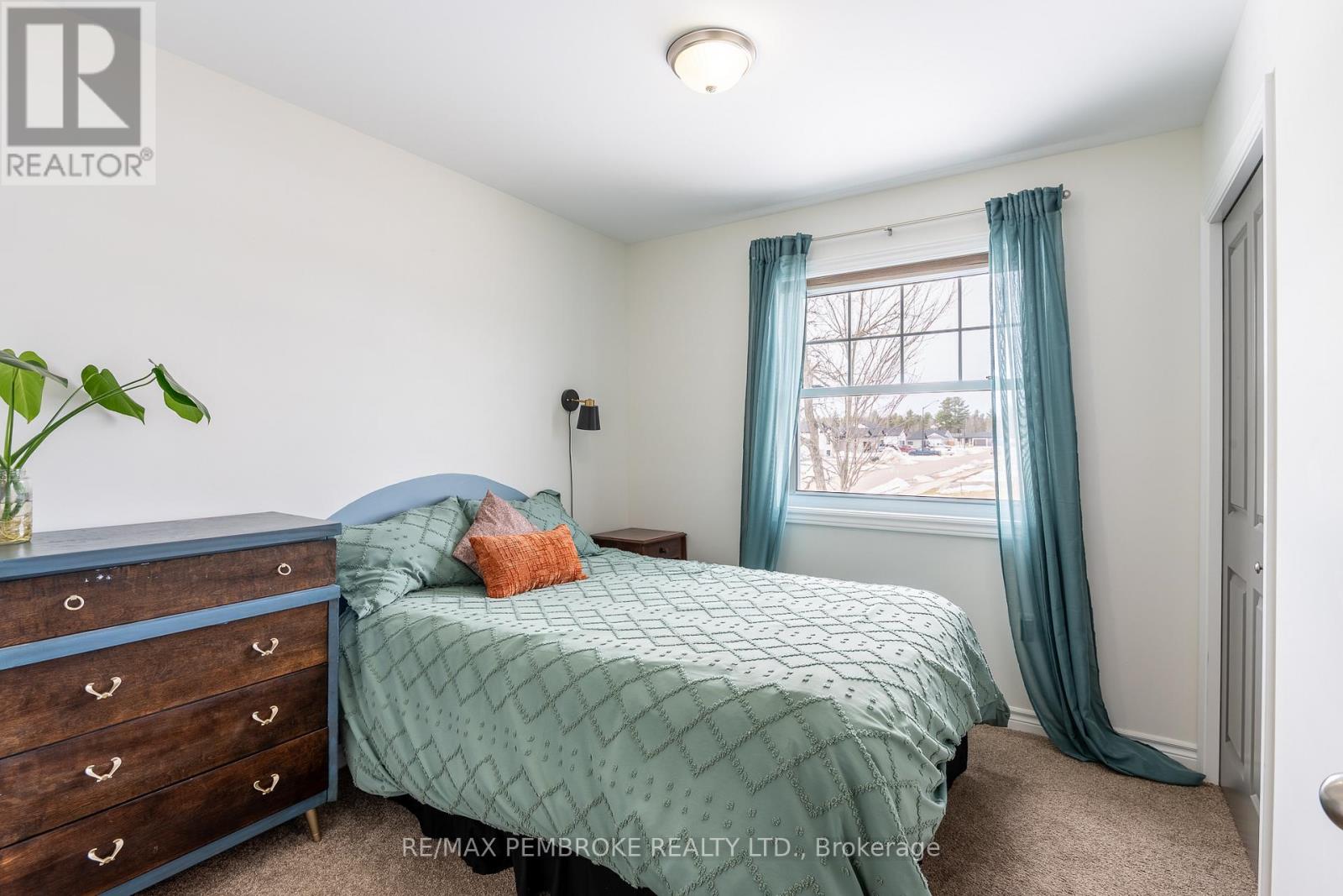 17 Dustin Drive, Petawawa, Ontario  K8H 0G3 - Photo 27 - X12964244