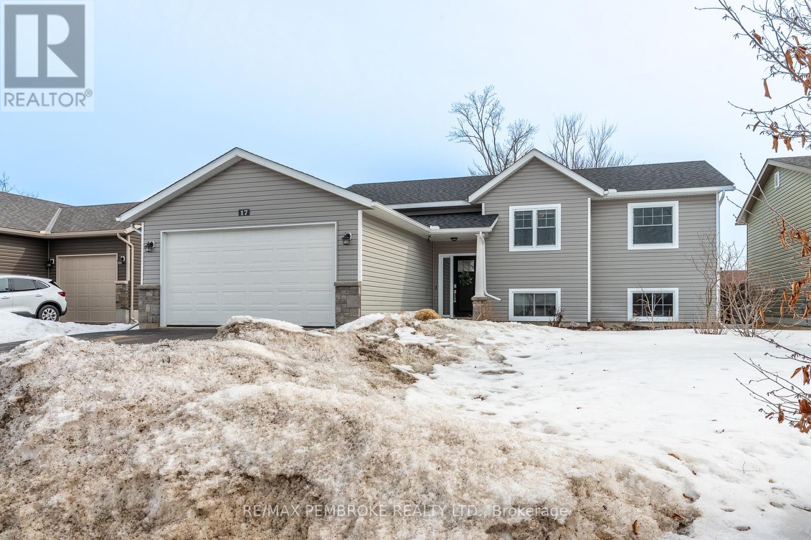 17 Dustin Drive, Petawawa, Ontario  K8H 0G3 - Photo 3 - X12964244