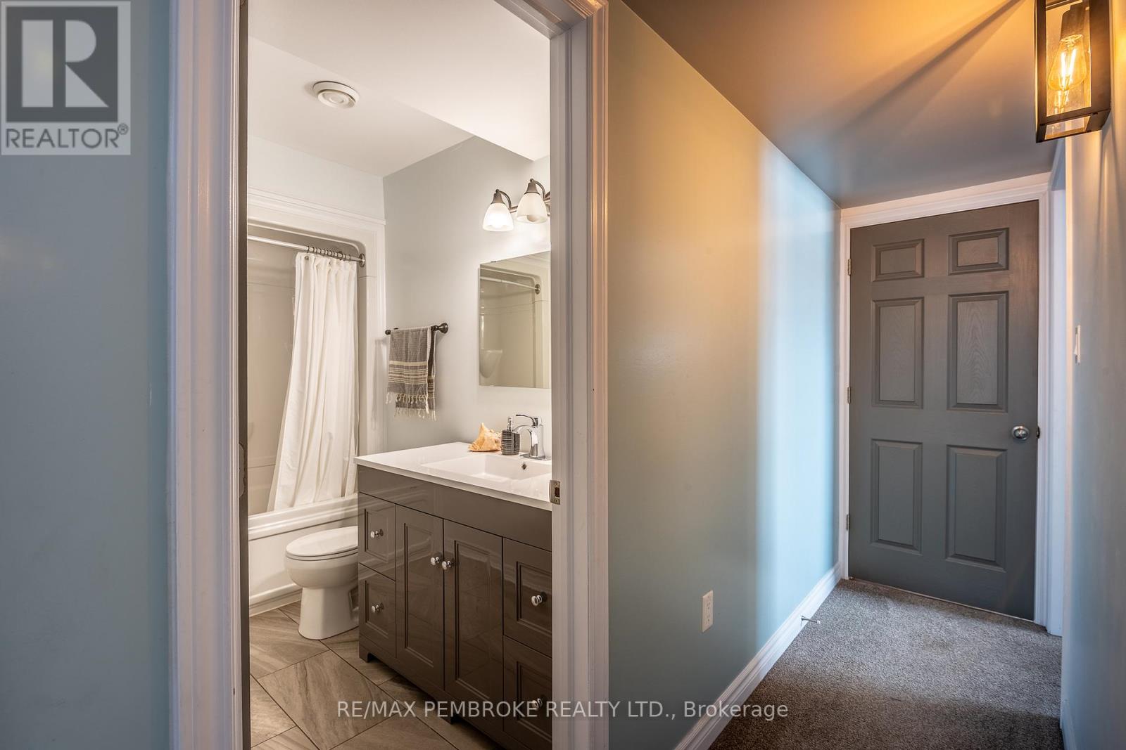 17 Dustin Drive, Petawawa, Ontario  K8H 0G3 - Photo 35 - X12964244