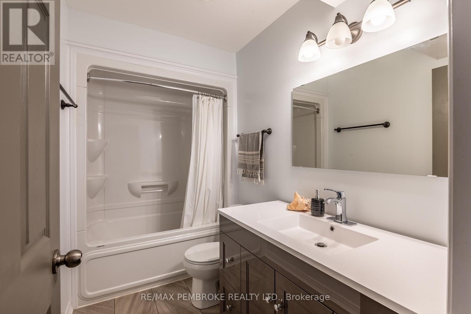 17 Dustin Drive, Petawawa, Ontario  K8H 0G3 - Photo 36 - X12964244