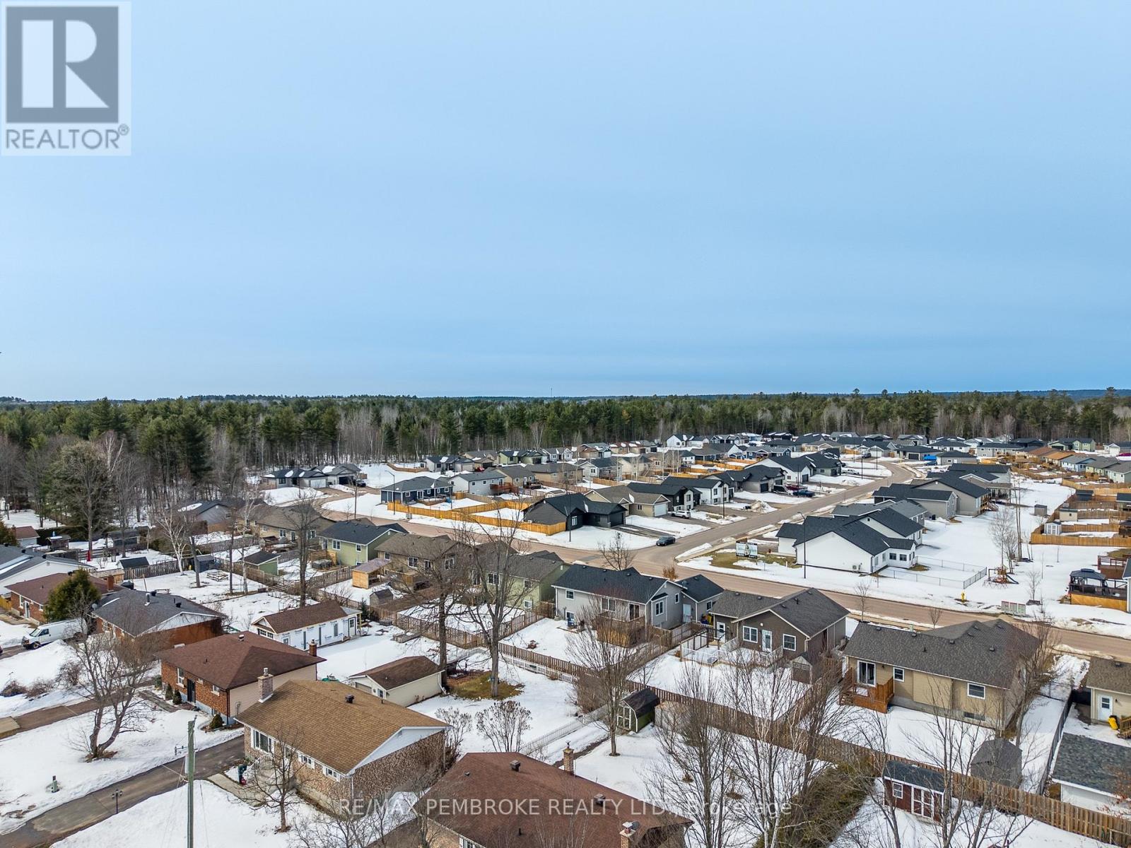 17 Dustin Drive, Petawawa, Ontario  K8H 0G3 - Photo 44 - X12964244