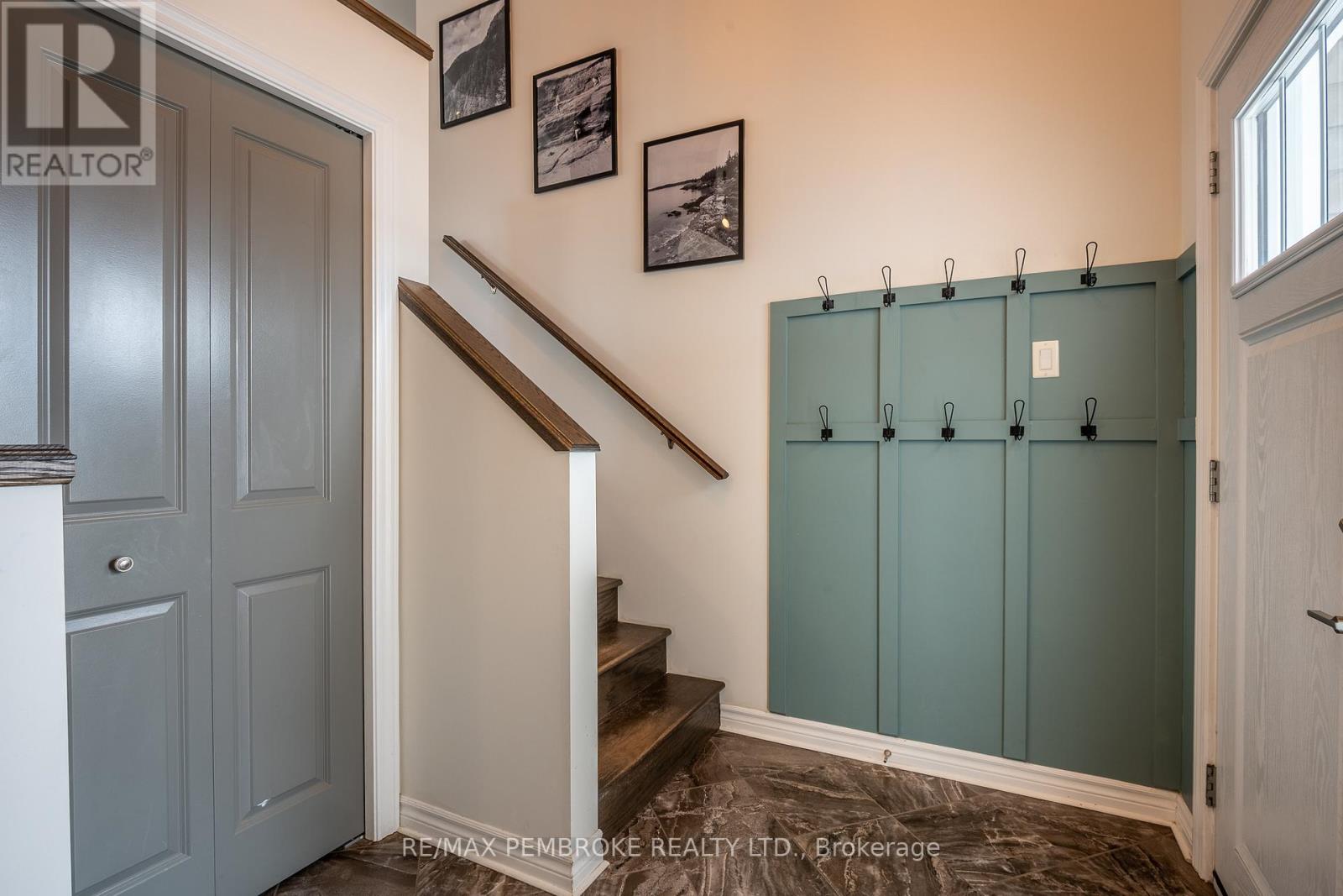 17 Dustin Drive, Petawawa, Ontario  K8H 0G3 - Photo 5 - X12964244