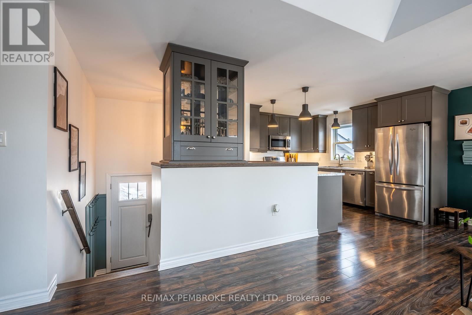 17 Dustin Drive, Petawawa, Ontario  K8H 0G3 - Photo 8 - X12964244