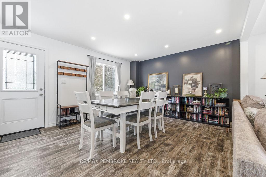 97 Mud Lake Road, Laurentian Valley, Ontario  K8A 6W4 - Photo 15 - X12964470